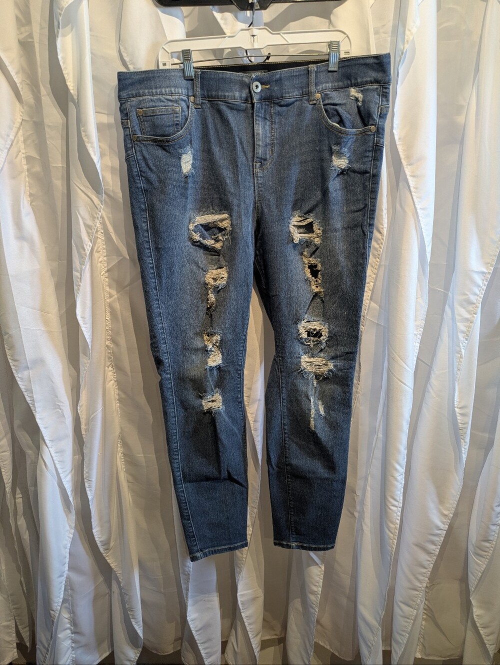 E1 Torrid Distressed Skinny Jeans Size 20R